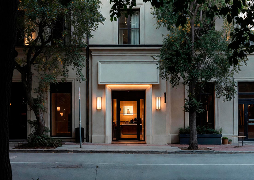 Wejście do klubu przy Ogrody 15